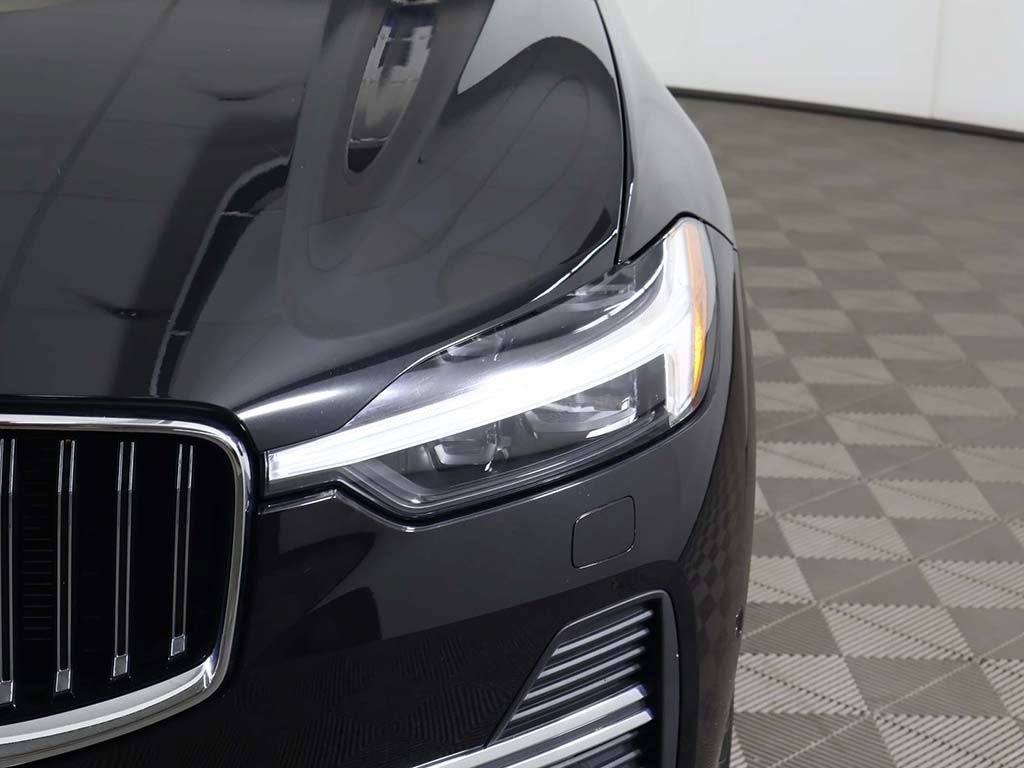 Used 2023 Volvo XC60 B5 Plus w/ Climate Package AWD/4WD image 18