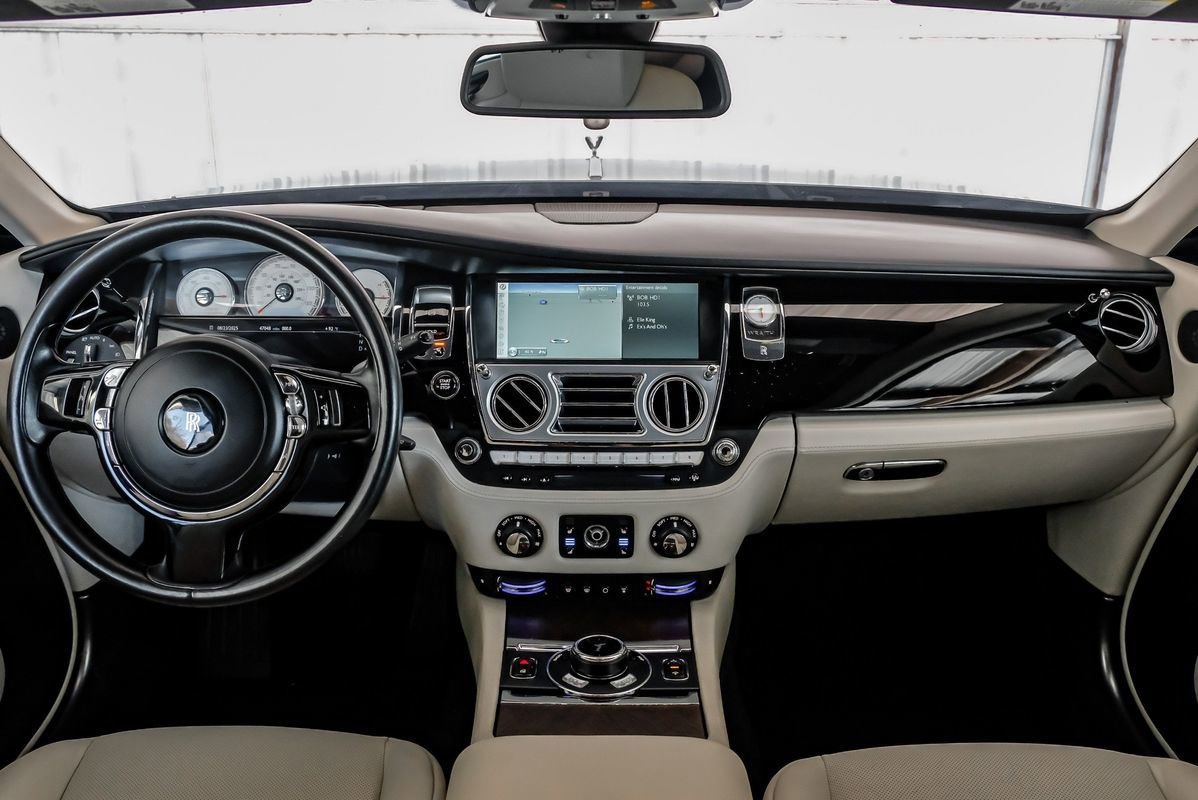 Used 2016 Rolls-Royce Wraith image 12