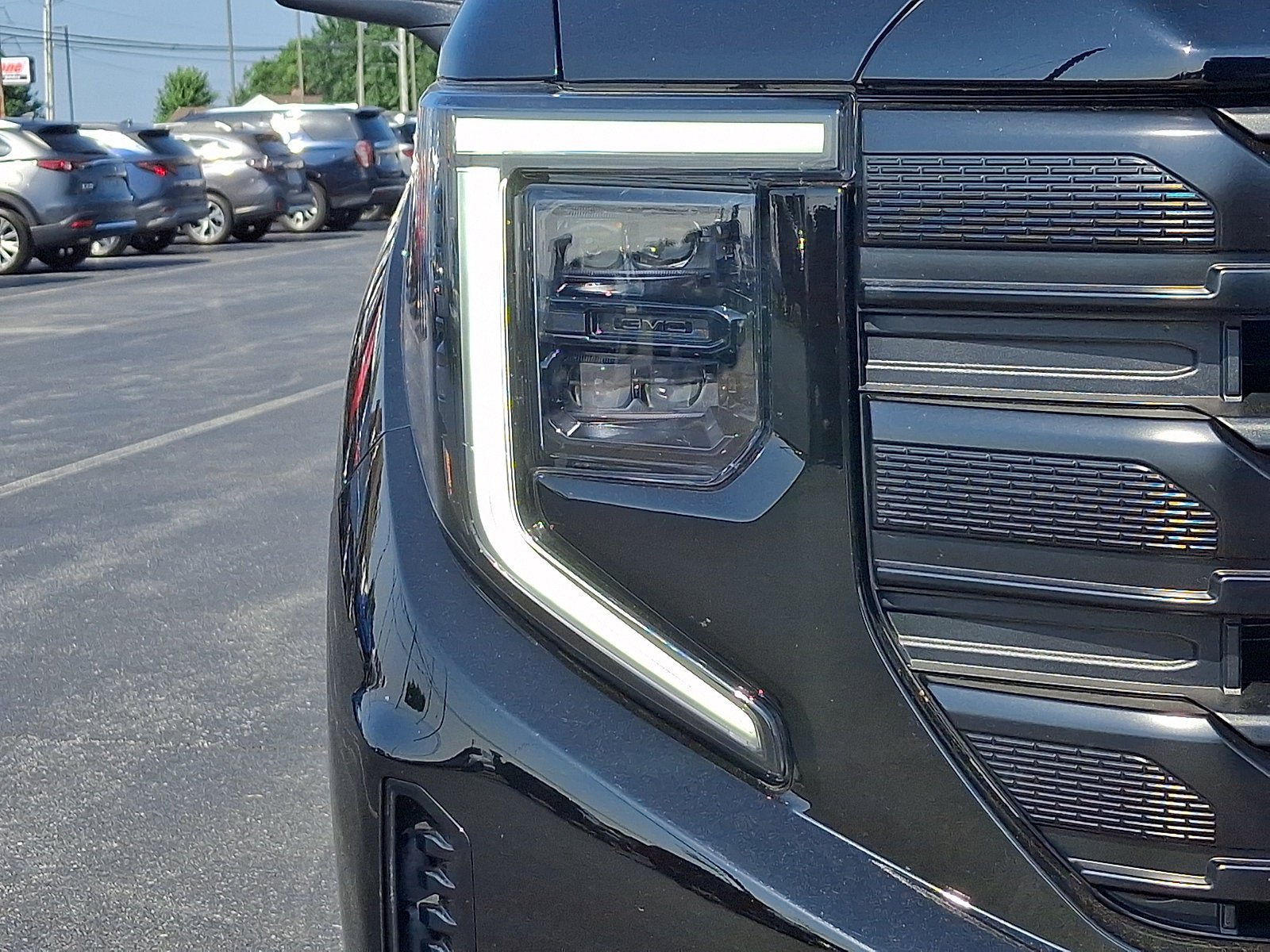 Used 2024 GMC Sierra 1500 Pro w/ Graphite Edition AWD/4WD image 9