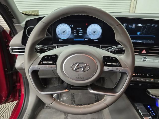 Used 2023 Hyundai Elantra SEL w/ Convenience Package image 19