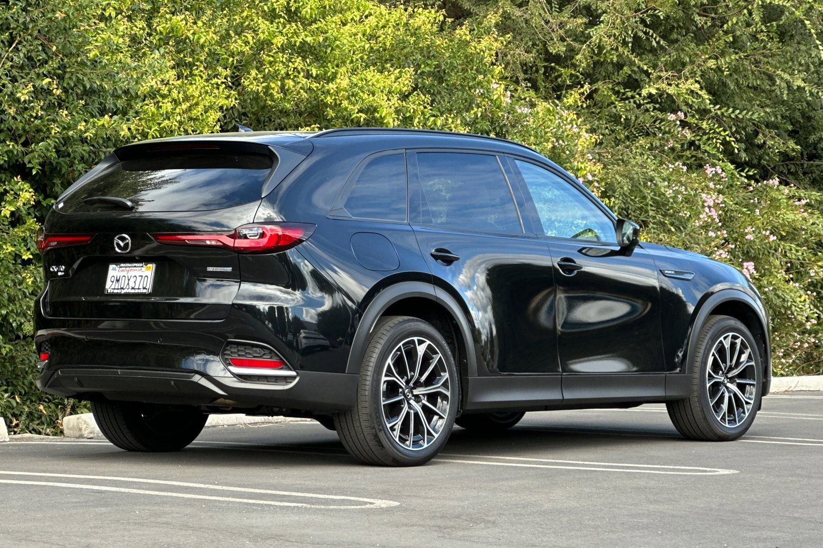 Certified 2025 MAZDA CX-70 Plug-In Hybrid w/ Premium Pkg image 4