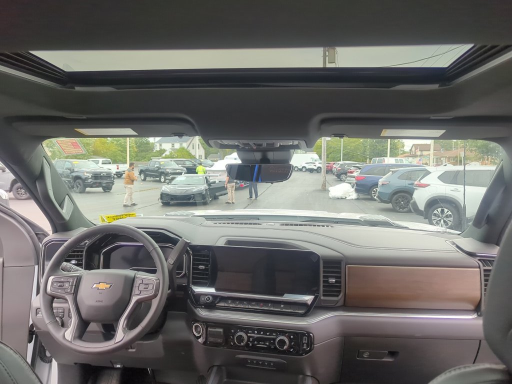 Used 2025 Chevrolet Silverado 3500 High Country w/ High Country Premium Package AWD/4WD image 26
