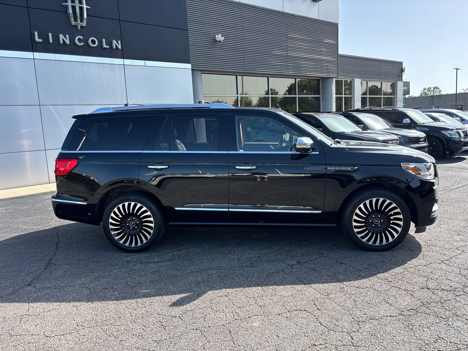 Used 2018 Lincoln Navigator Black Label w/ Cargo Package AWD/4WD image 8