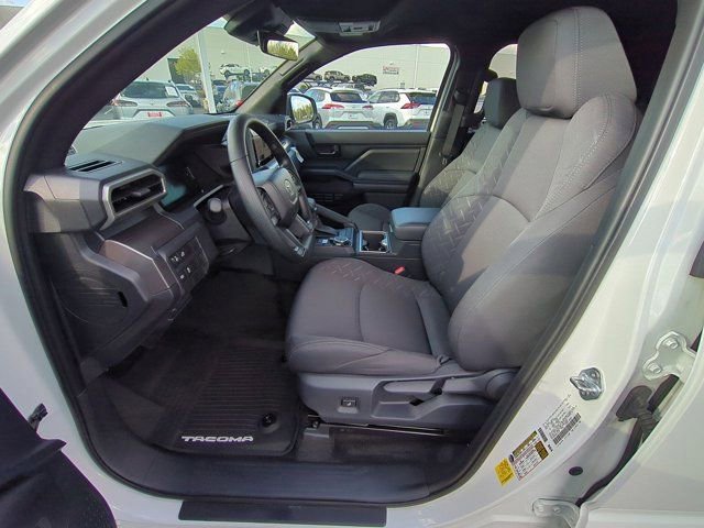 Certified 2025 Toyota Tacoma SR5 AWD/4WD image 9