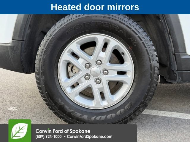 Used 2024 Jeep Grand Cherokee Laredo w/ Trailer Tow Package AWD/4WD image 9