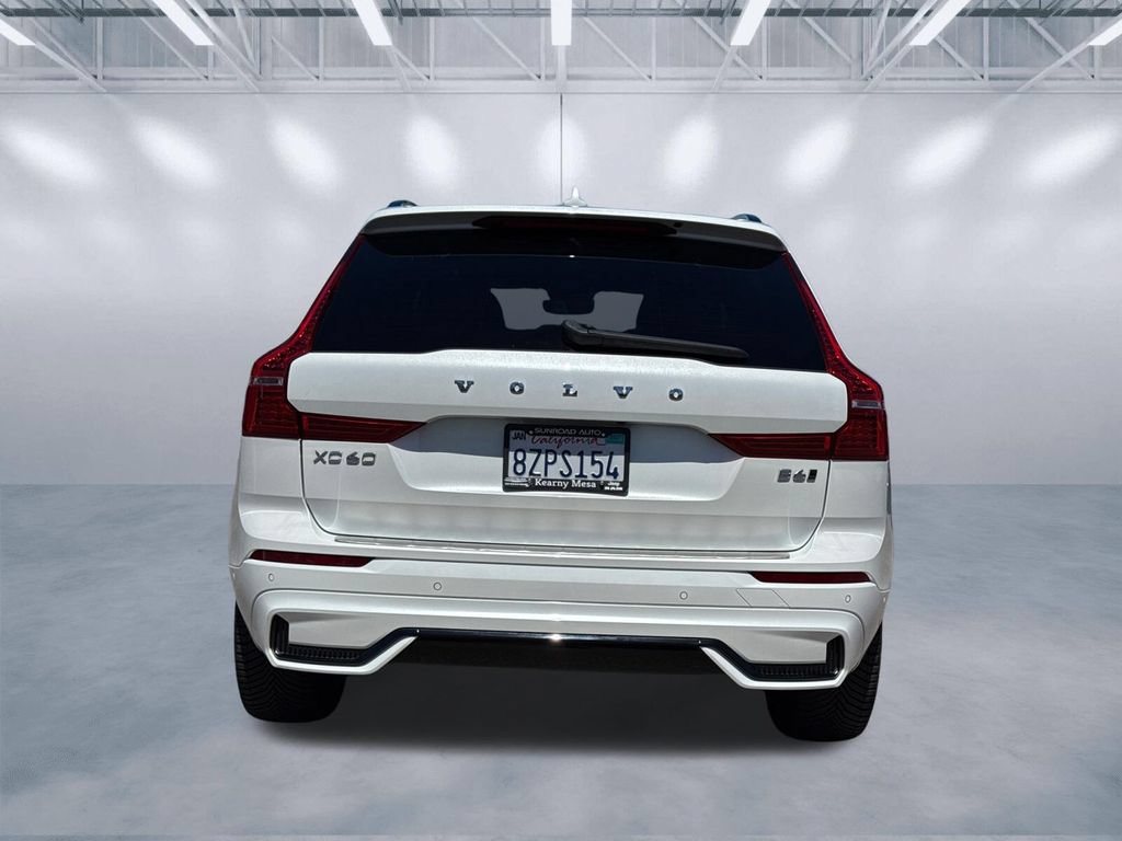 Used 2022 Volvo XC60 B6 R-Design w/ Advanced Package AWD/4WD image 5