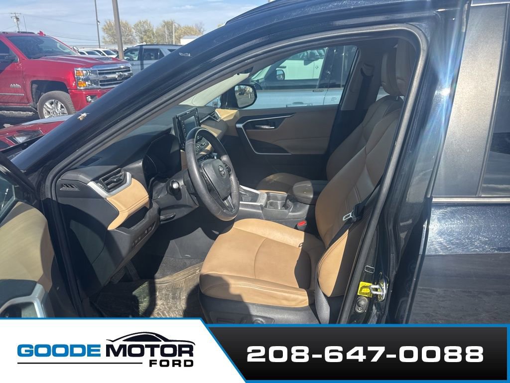 Used 2021 Toyota RAV4 XLE Premium AWD/4WD image 9