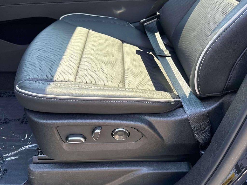 Used 2025 Cadillac Escalade ESV Sport w/ LPO, Floor Liner Package image 30