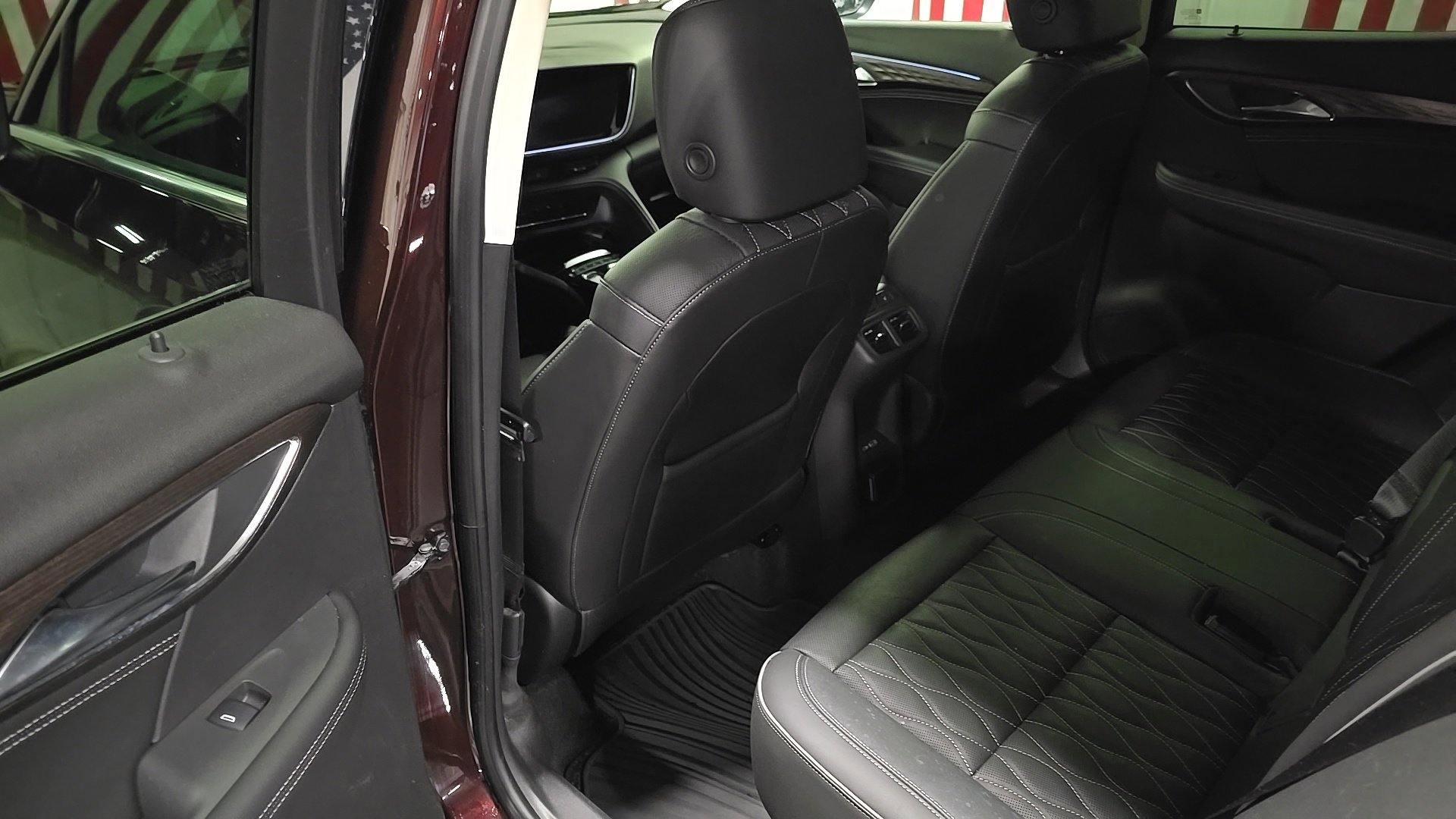 Used 2021 Buick Envision Avenir w/ Technology Package II image 12