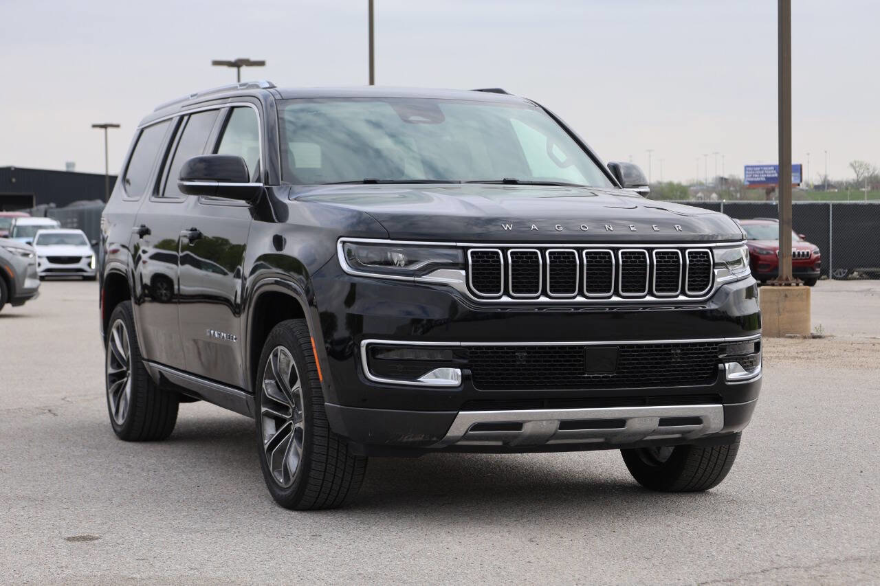Used 2022 Jeep Wagoneer Series III w/ Premium Group I AWD/4WD image 4