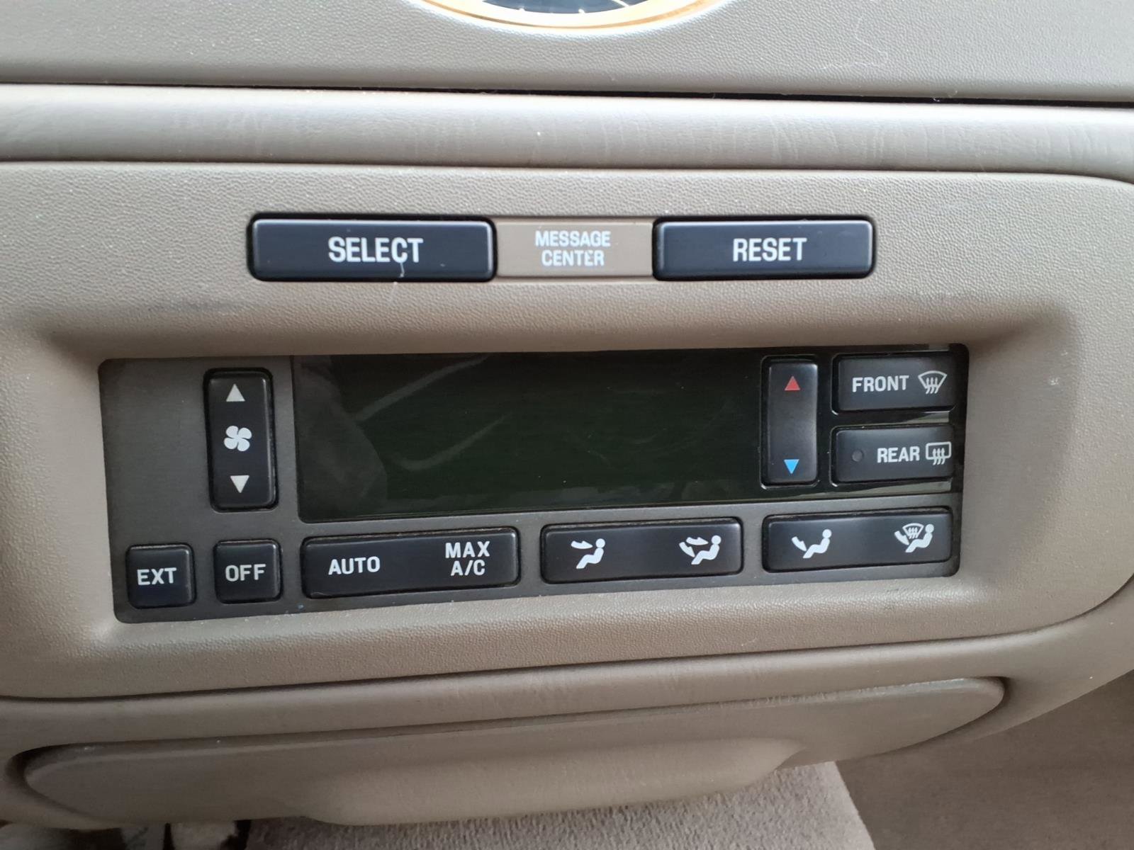 Used 2001 Lincoln Town Car Cartier RWD image 11