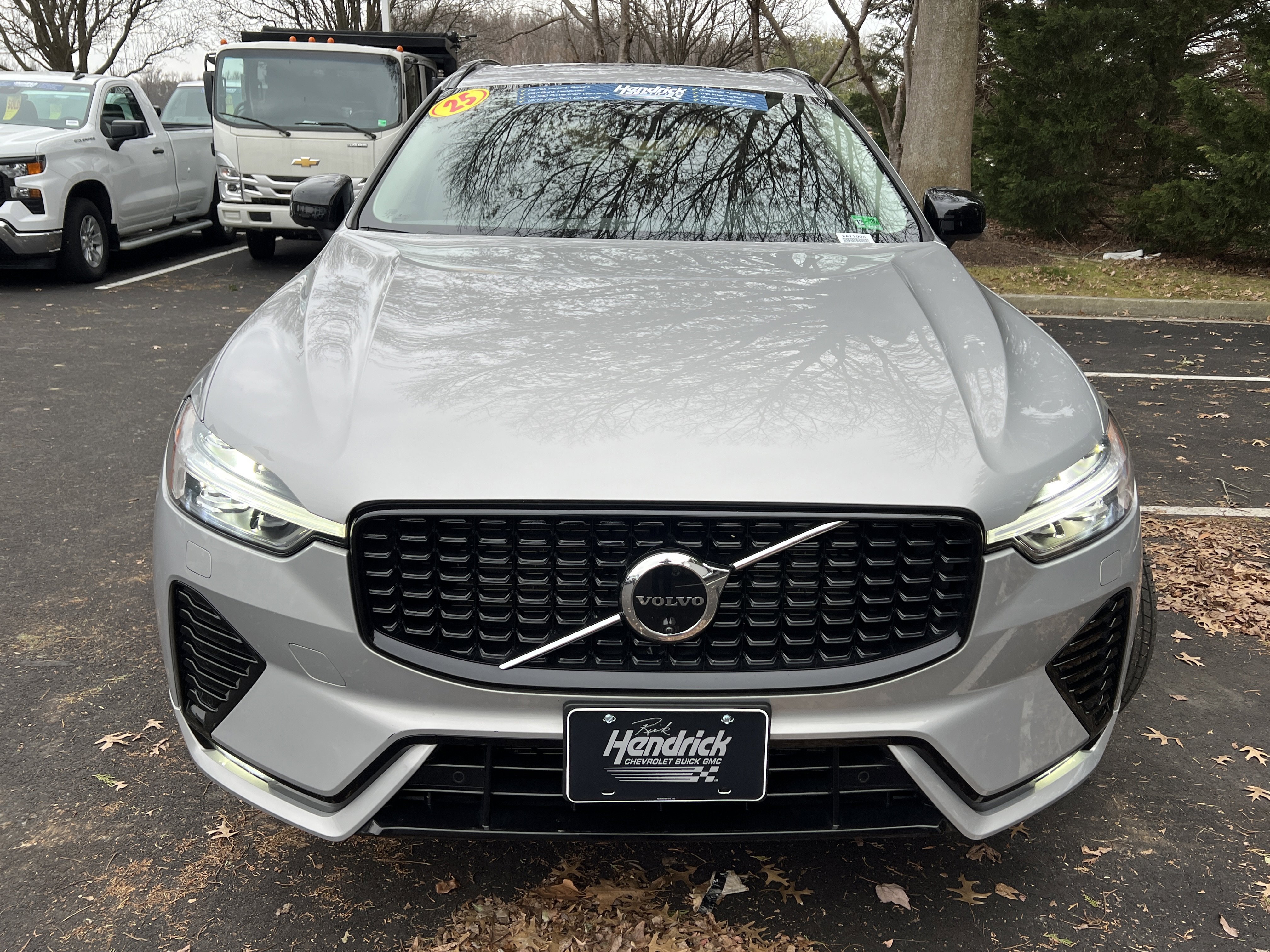 Used 2025 Volvo XC60 B5 Plus image 3