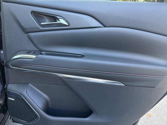 Used 2024 Chevrolet Traverse RS image 30