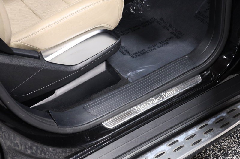 Used 2015 Mercedes-Benz GL 550 4MATIC image 44