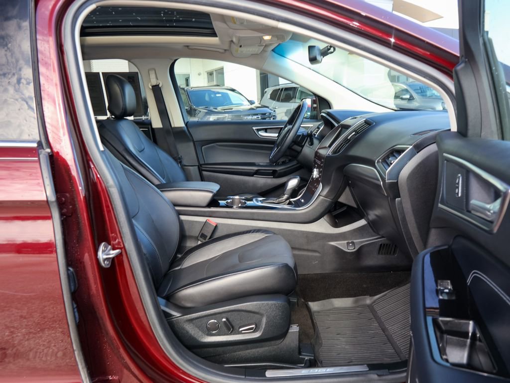 Used 2018 Ford Edge Titanium w/ Equipment Group 301A image 27
