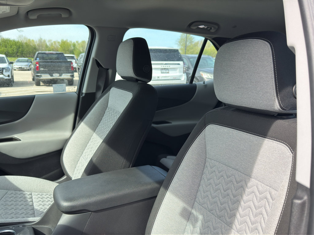 Used 2023 Chevrolet Equinox LS w/ Midnight Edition FWD image 10