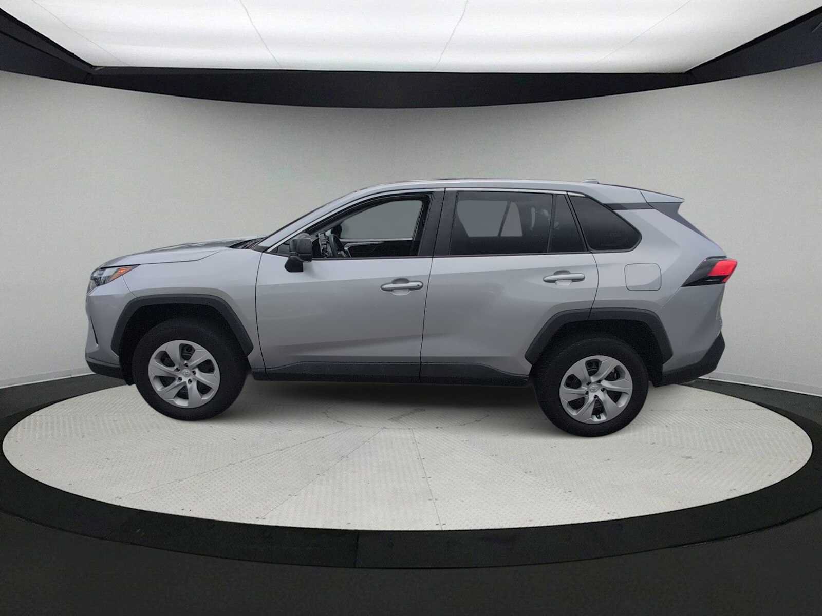 Used 2023 Toyota RAV4 LE FWD image 5