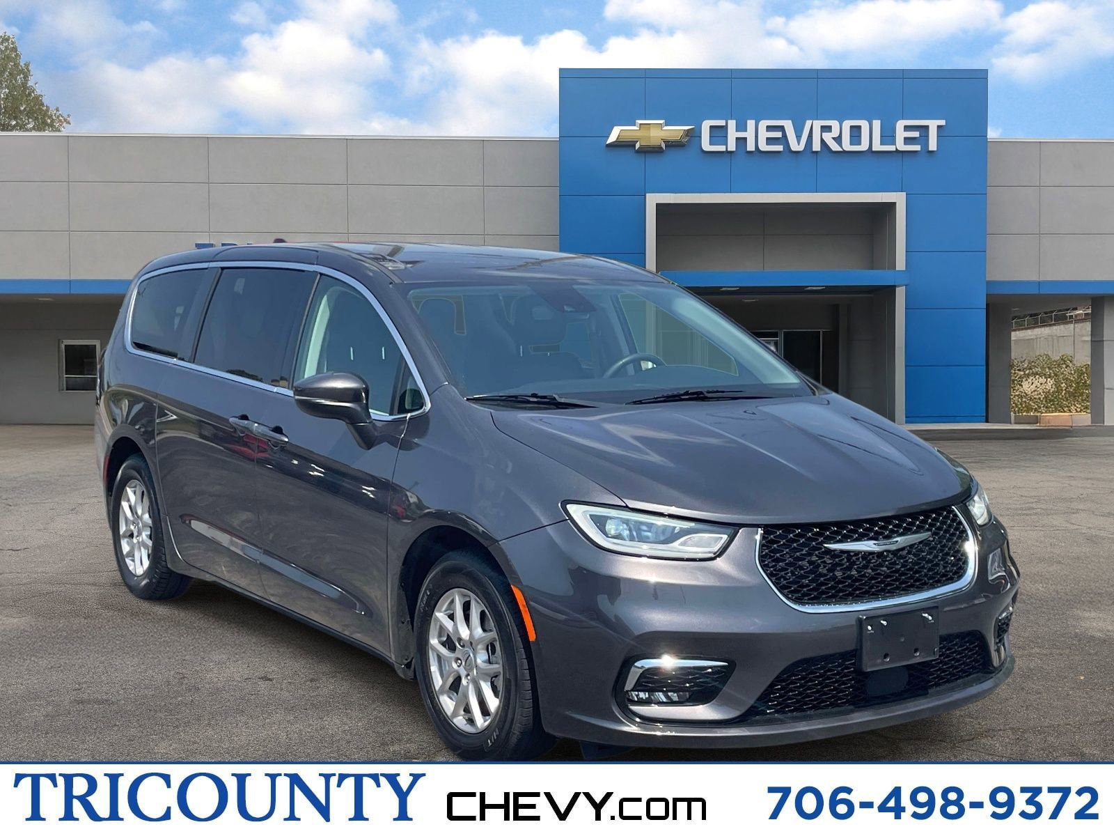 Used 2023 Chrysler Pacifica Touring-L FWD image 1