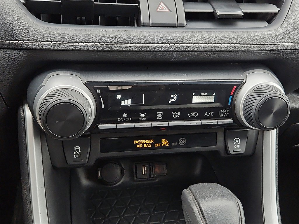 Used 2021 Toyota RAV4 LE image 23