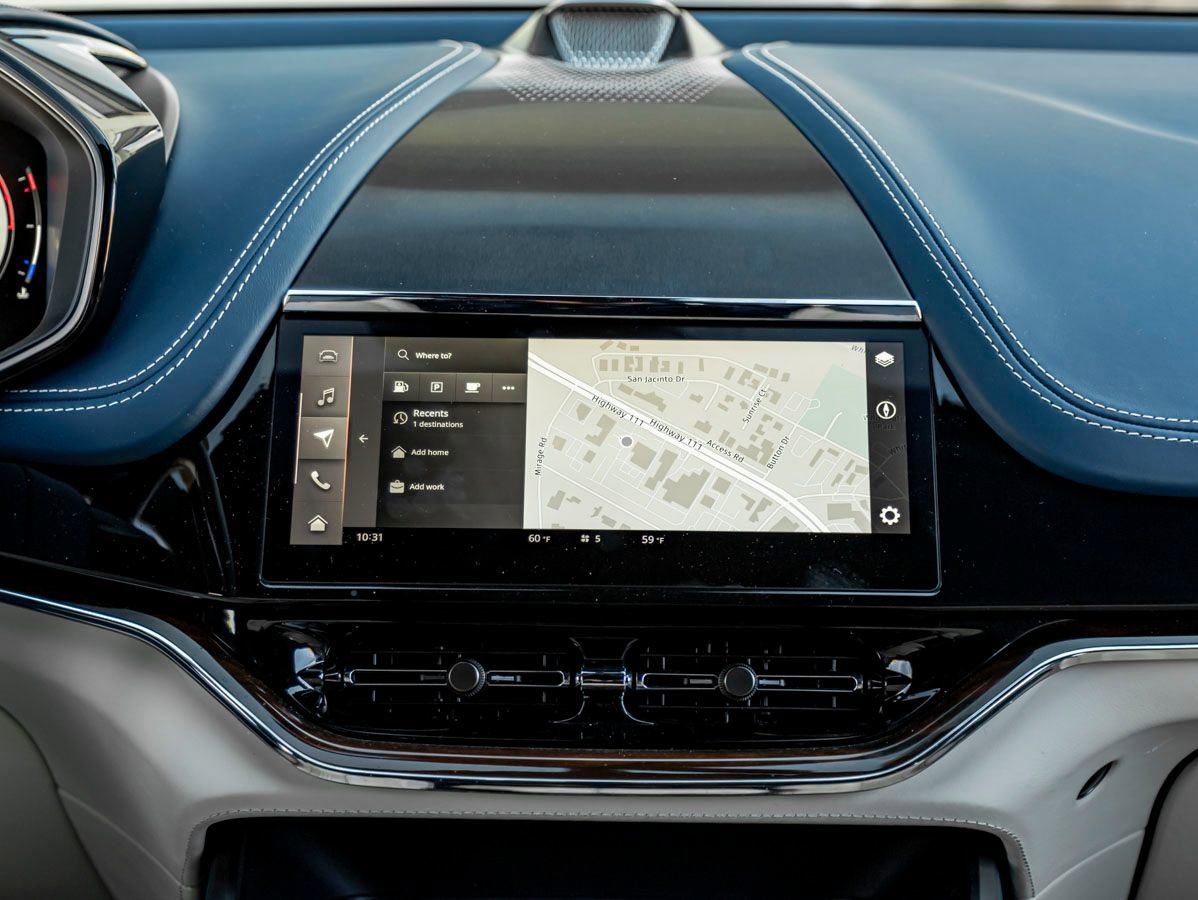 Used 2025 Aston Martin DBX 707 image 18