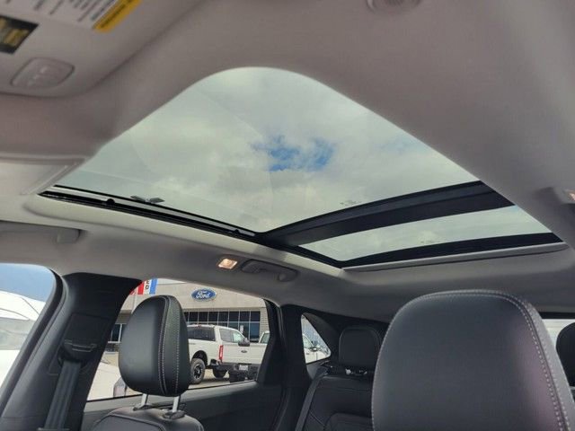 Used 2024 Ford Escape SE w/ PHEV Premium Package image 17