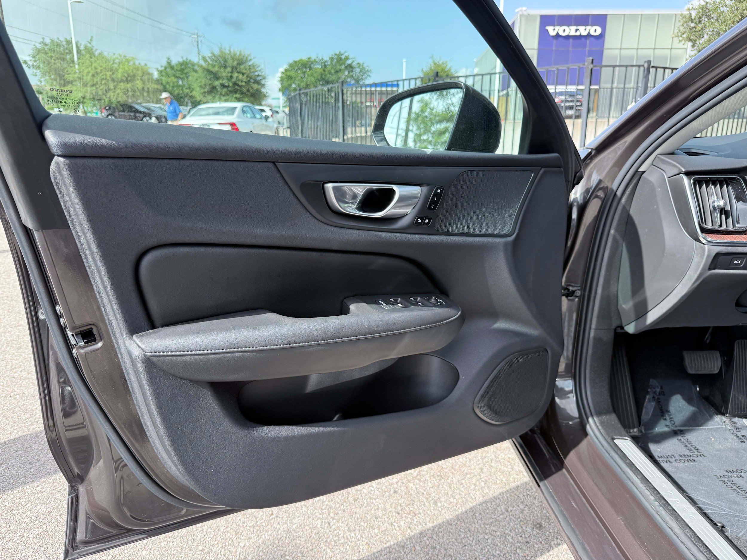 Certified 2025 Volvo S60 B5 Plus w/ Protection Package Premier FWD image 10