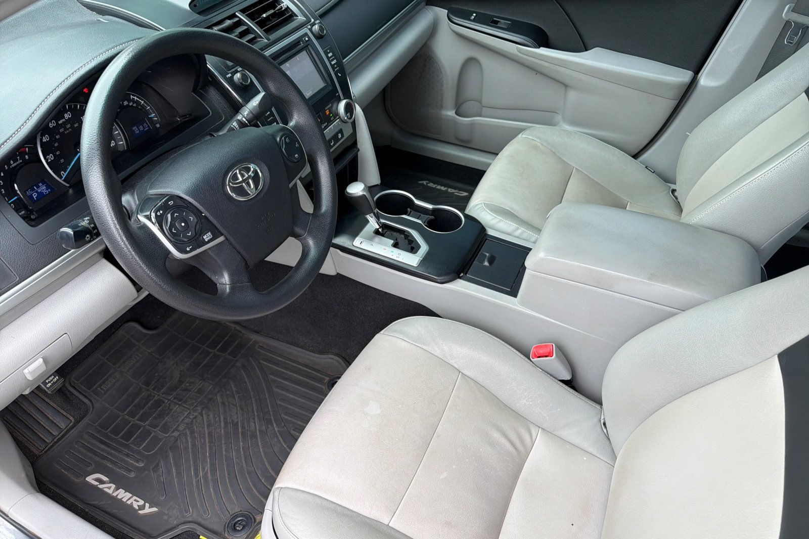 Used 2014 Toyota Camry LE FWD image 11