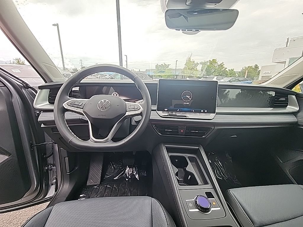 New 2025 Volkswagen Tiguan SE image 10