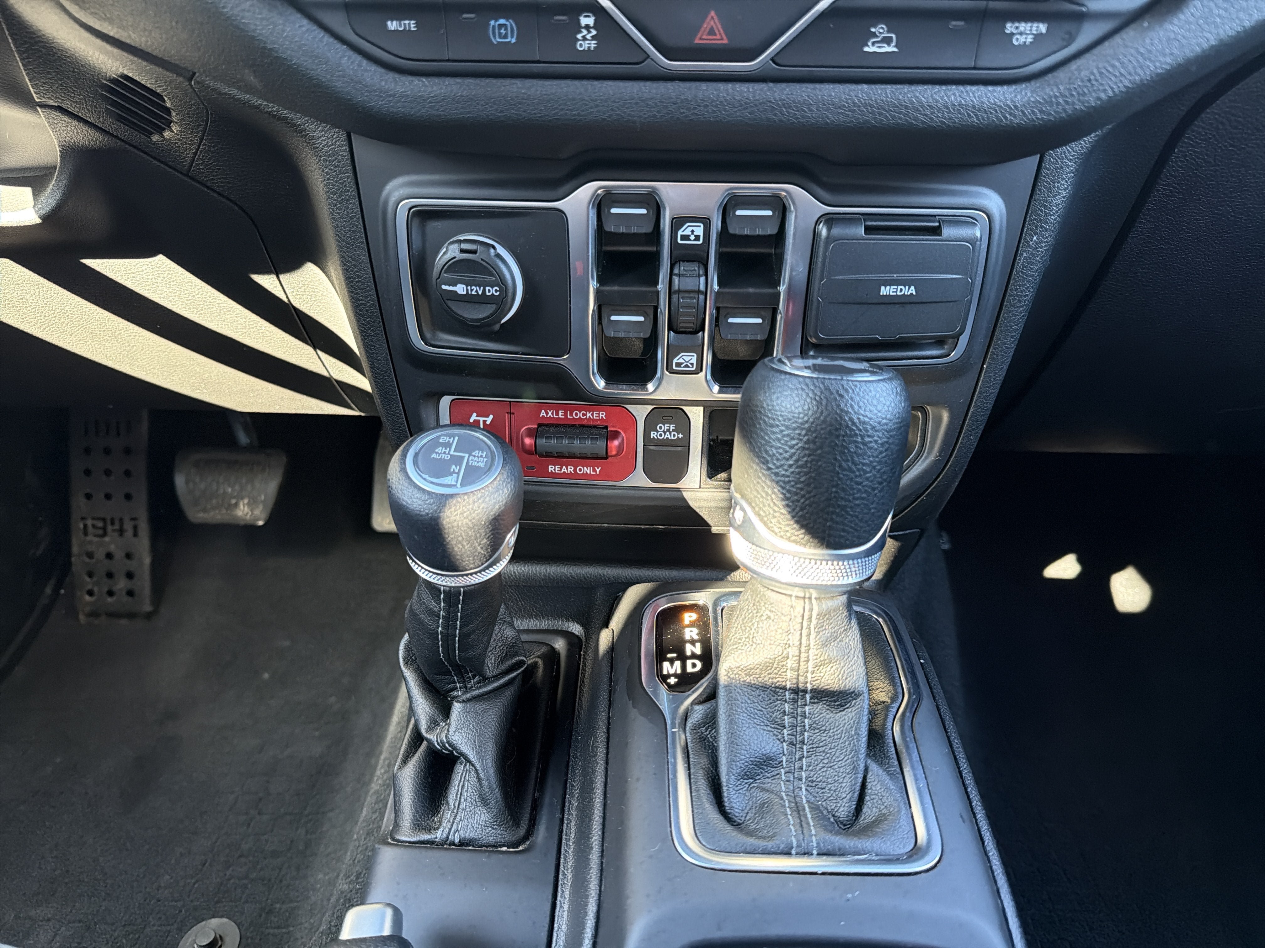 Used 2024 Jeep Wrangler Unlimited AWD/4WD image 22