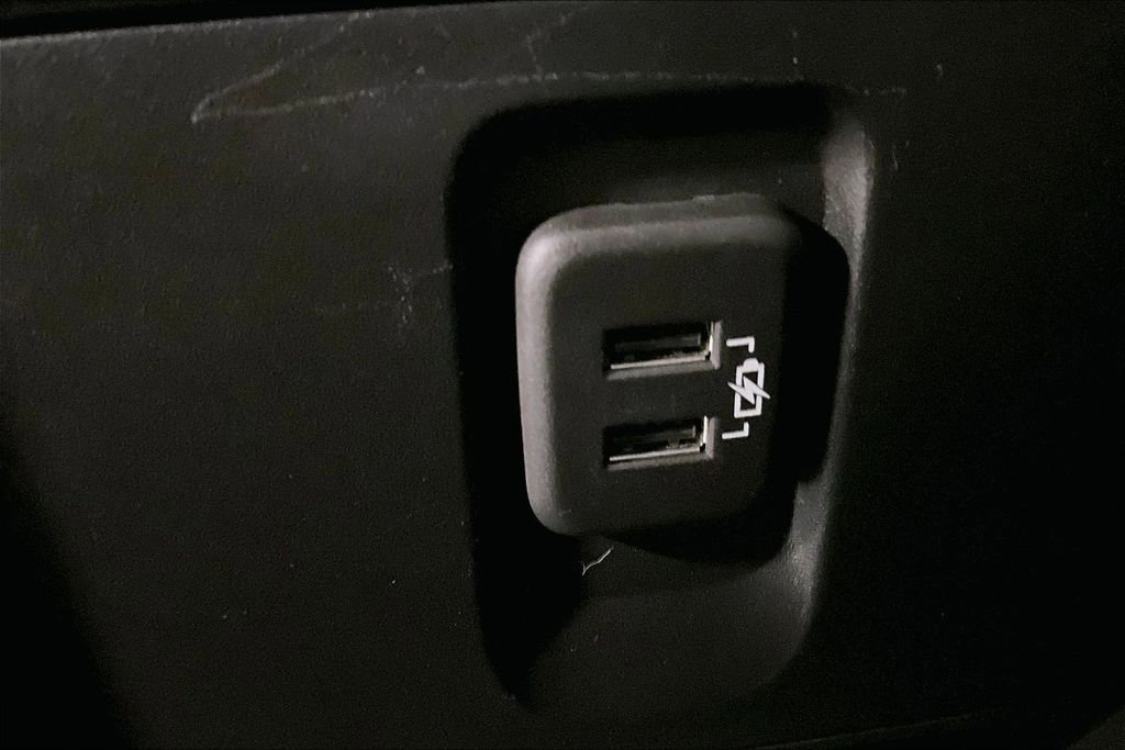 Used 2023 Chevrolet Traverse LS image 32