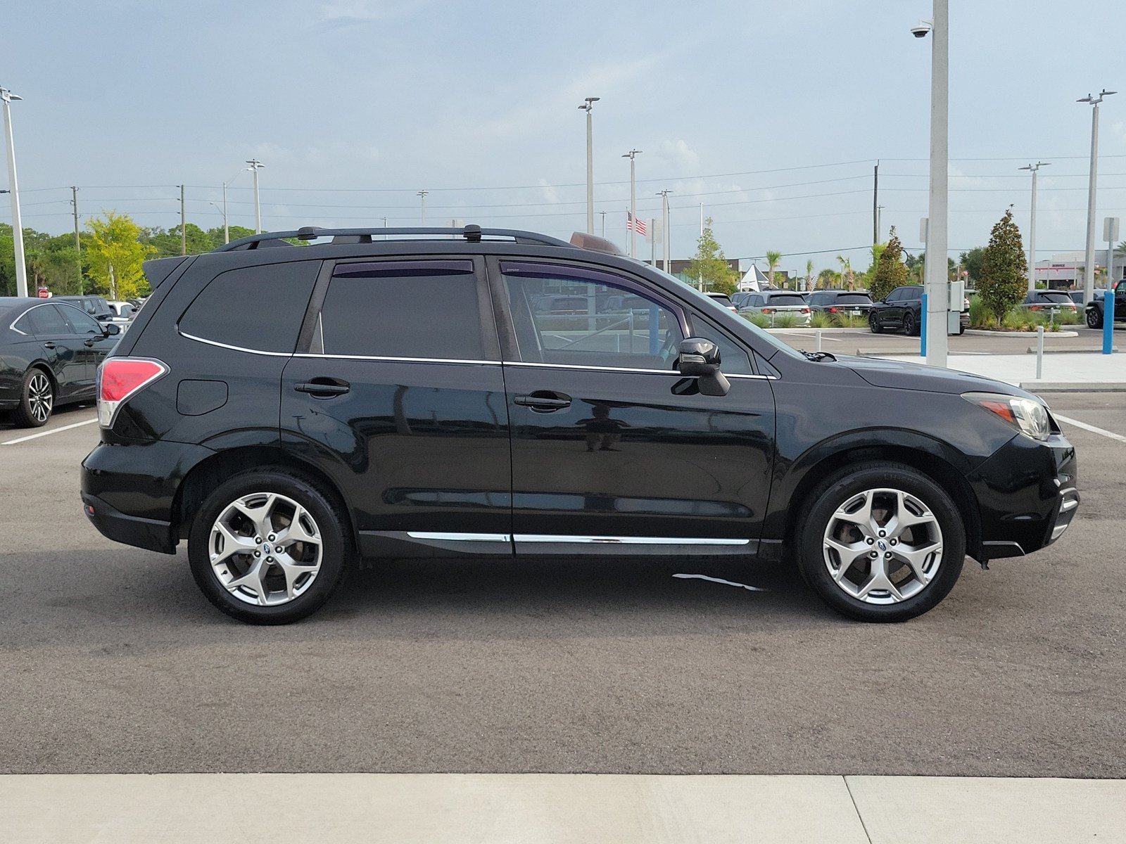 Used 2017 Subaru Forester 2.5i Touring AWD/4WD image 8