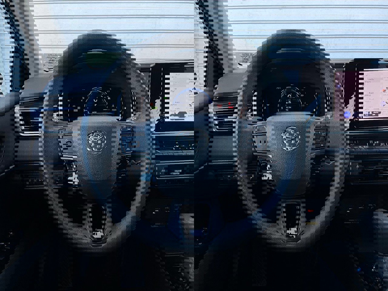 Used 2025 Toyota Camry LE image 31