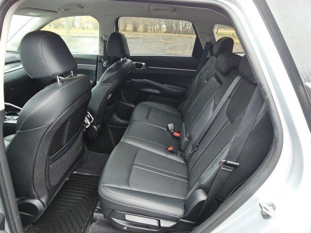 Used 2021 Kia Sorento S image 19