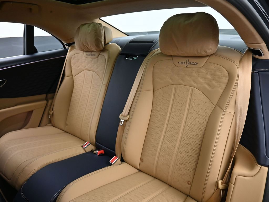 Used 2025 Bentley Flying Spur Plug-In Hybrid image 28