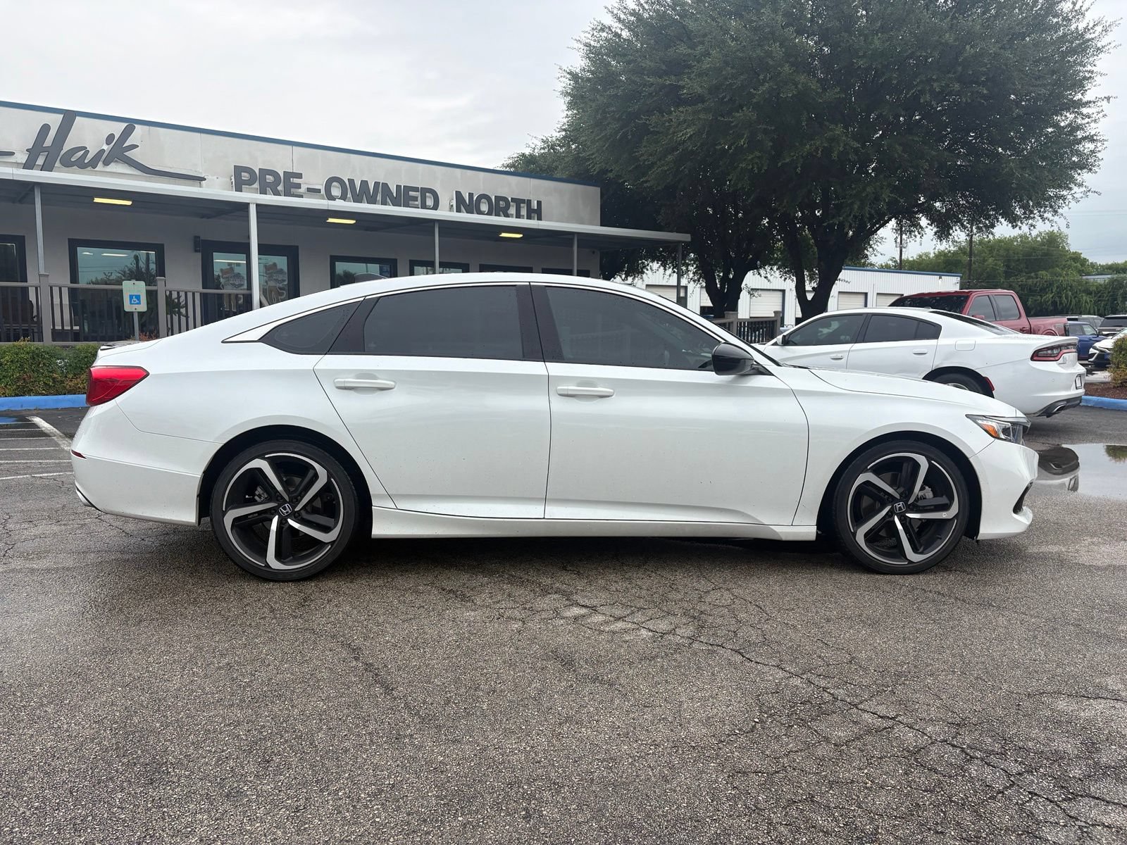Used 2022 Honda Accord Sport image 2