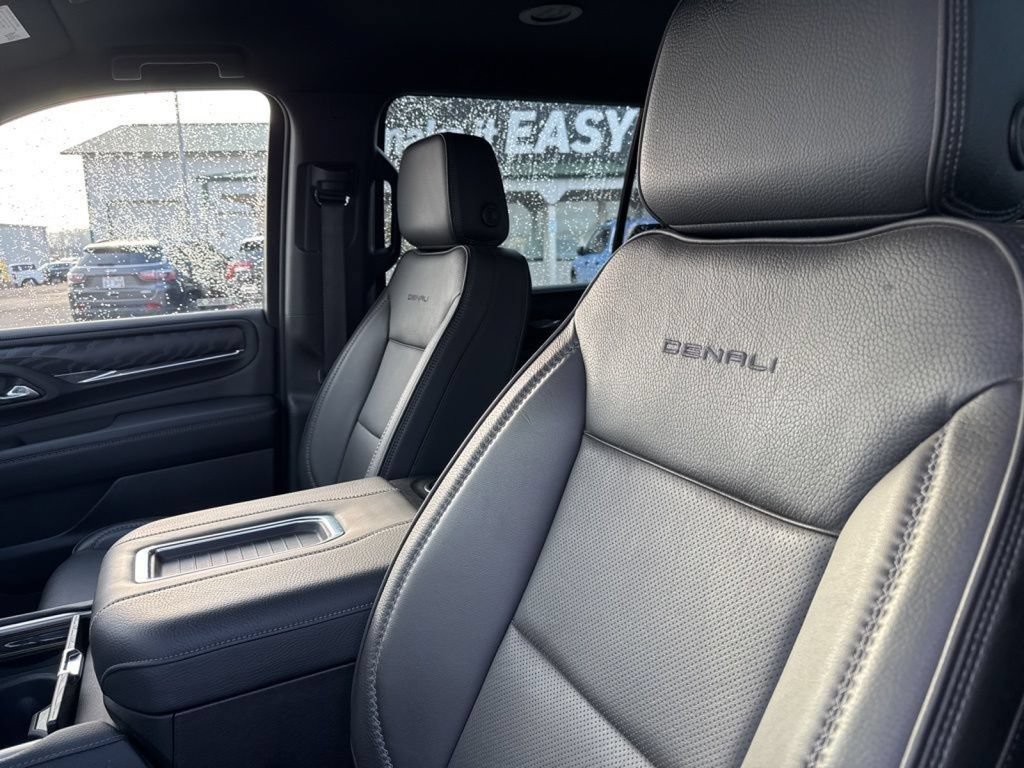 Used 2023 GMC Yukon XL Denali AWD/4WD image 28