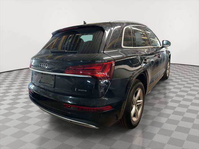 Used 2023 Audi Q5 2.0T Premium w/ Convenience Package AWD/4WD image 2