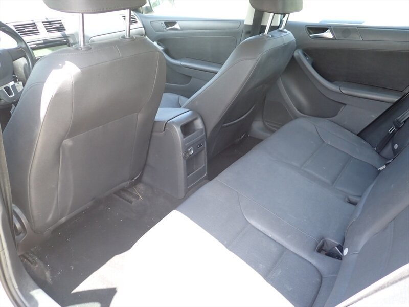 Used 2011 Volkswagen Jetta SE FWD image 22