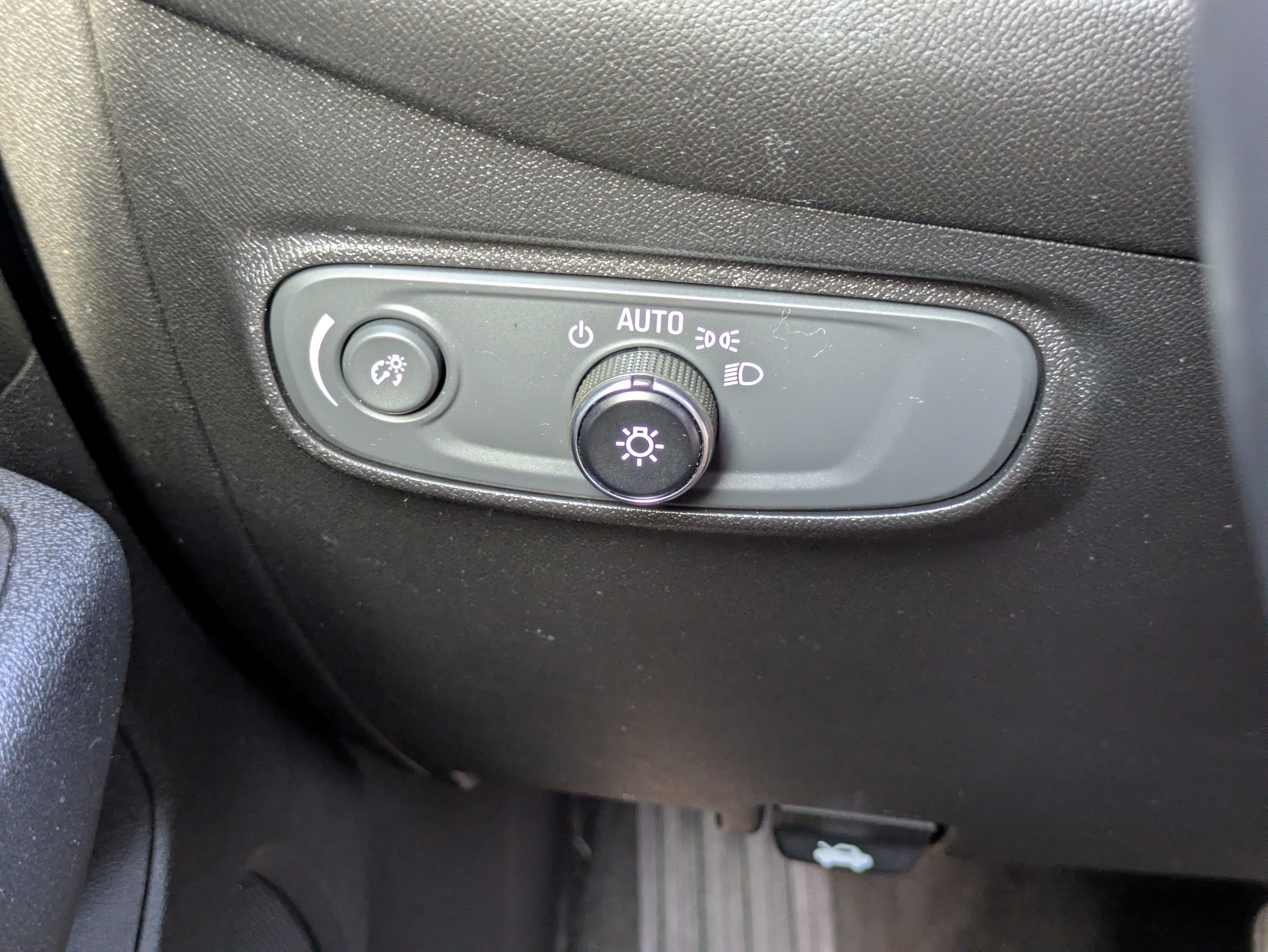 Used 2018 Chevrolet Equinox LT FWD image 37