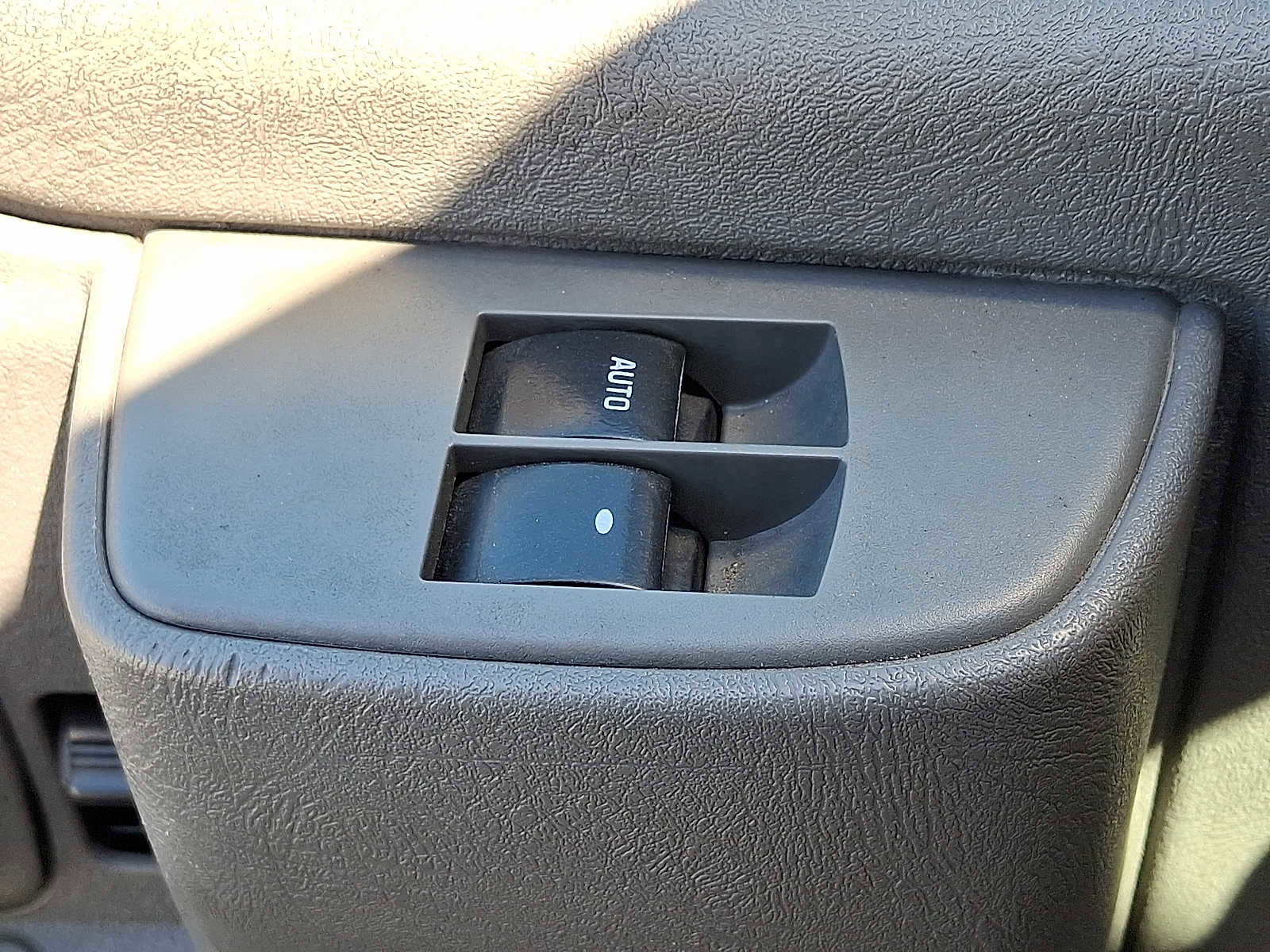 Used 2016 Chevrolet Express 3500 image 23