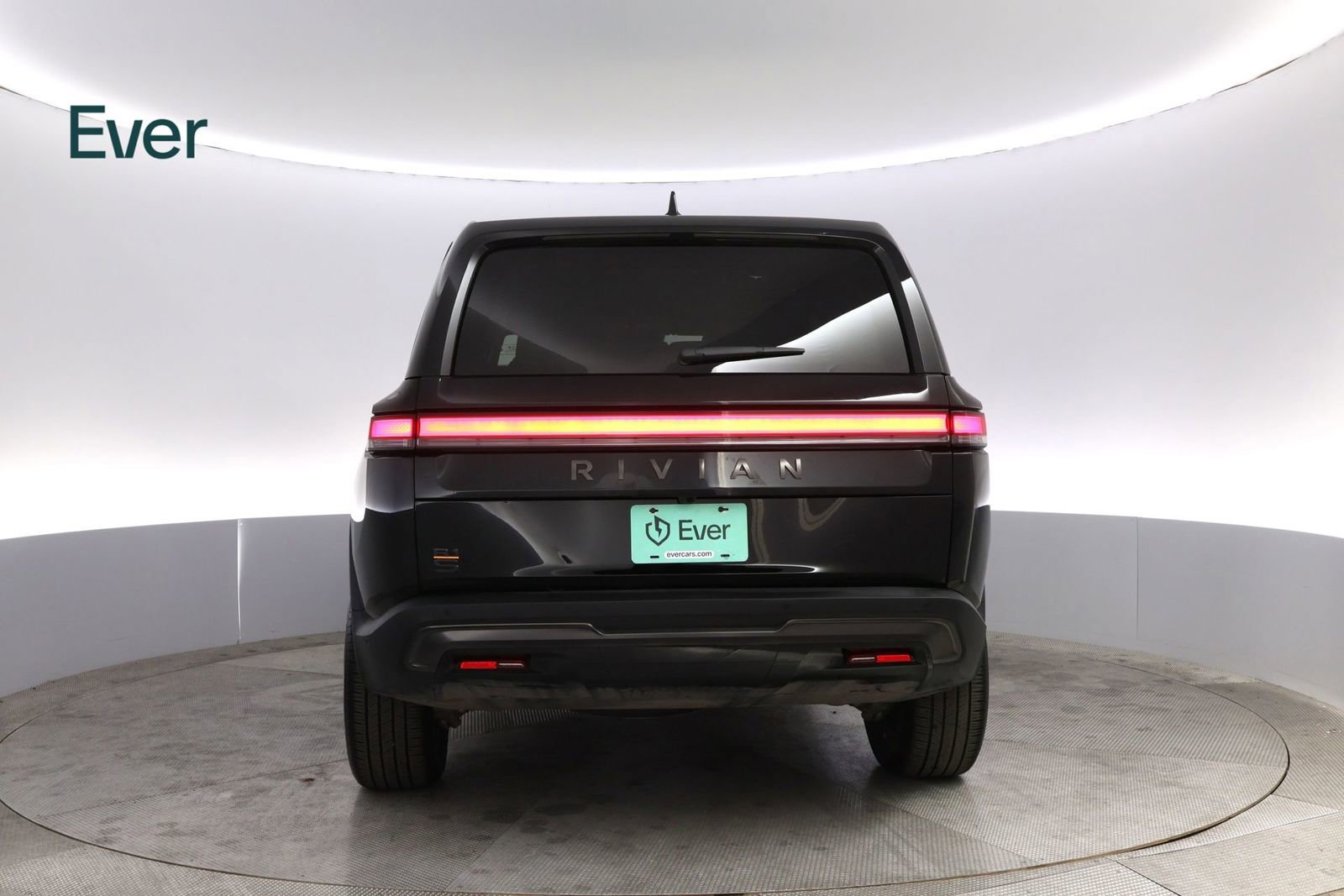 Used 2025 Rivian R1S Premium image 15