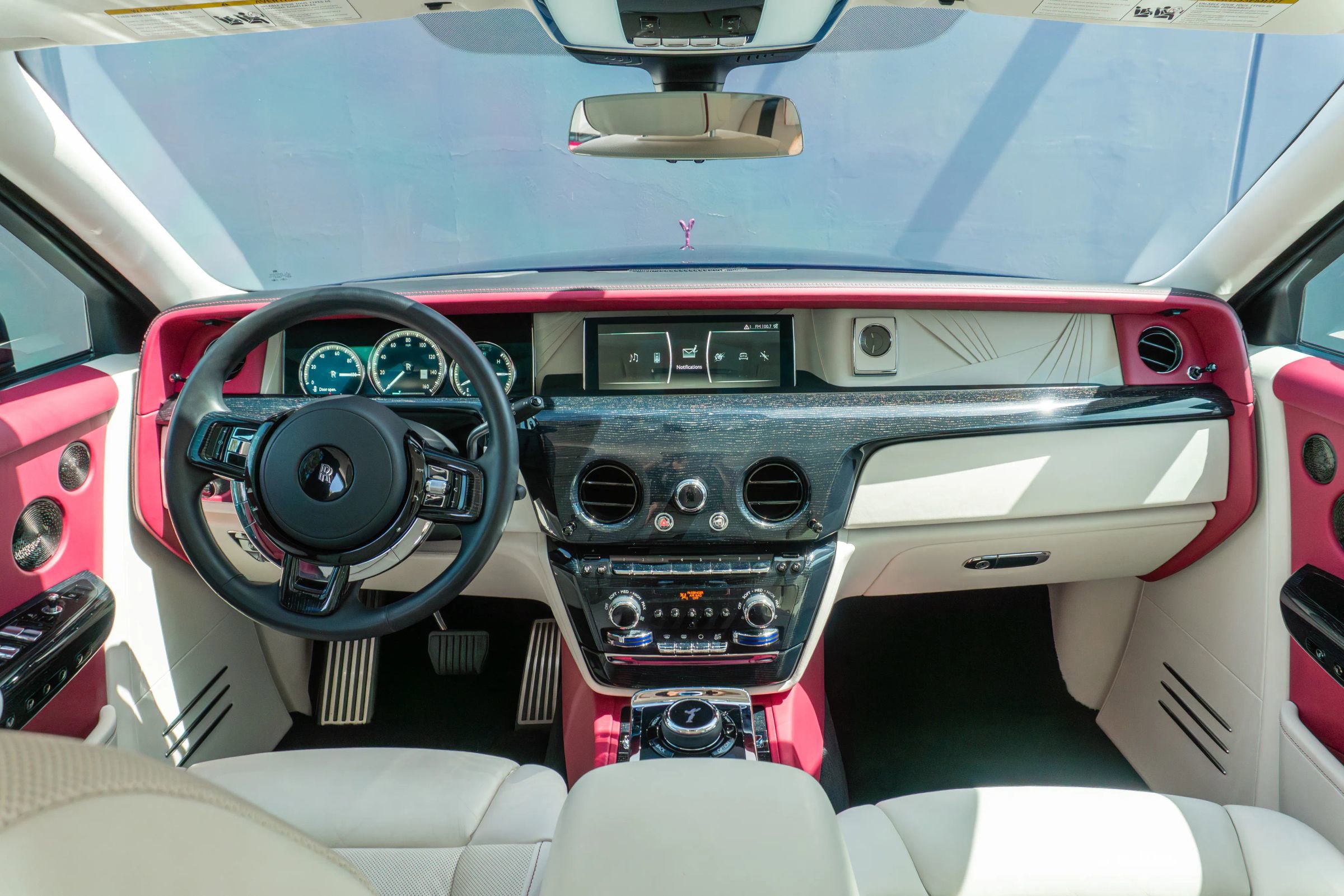 Used 2023 Rolls-Royce Phantom Sedan RWD image 16