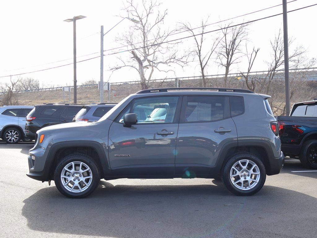 Used 2022 Jeep Renegade Latitude image 4