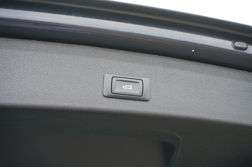 Used 2015 Audi SQ5 Premium Plus w/ Technology Package image 19