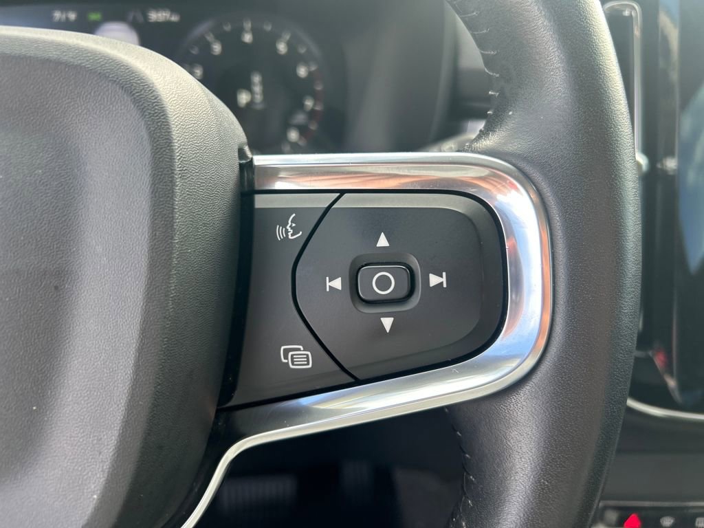 Used 2019 Volvo XC40 T5 Momentum image 19