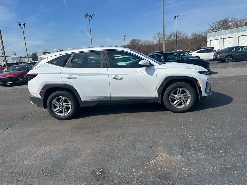 Used 2025 Hyundai Tucson SE image 8