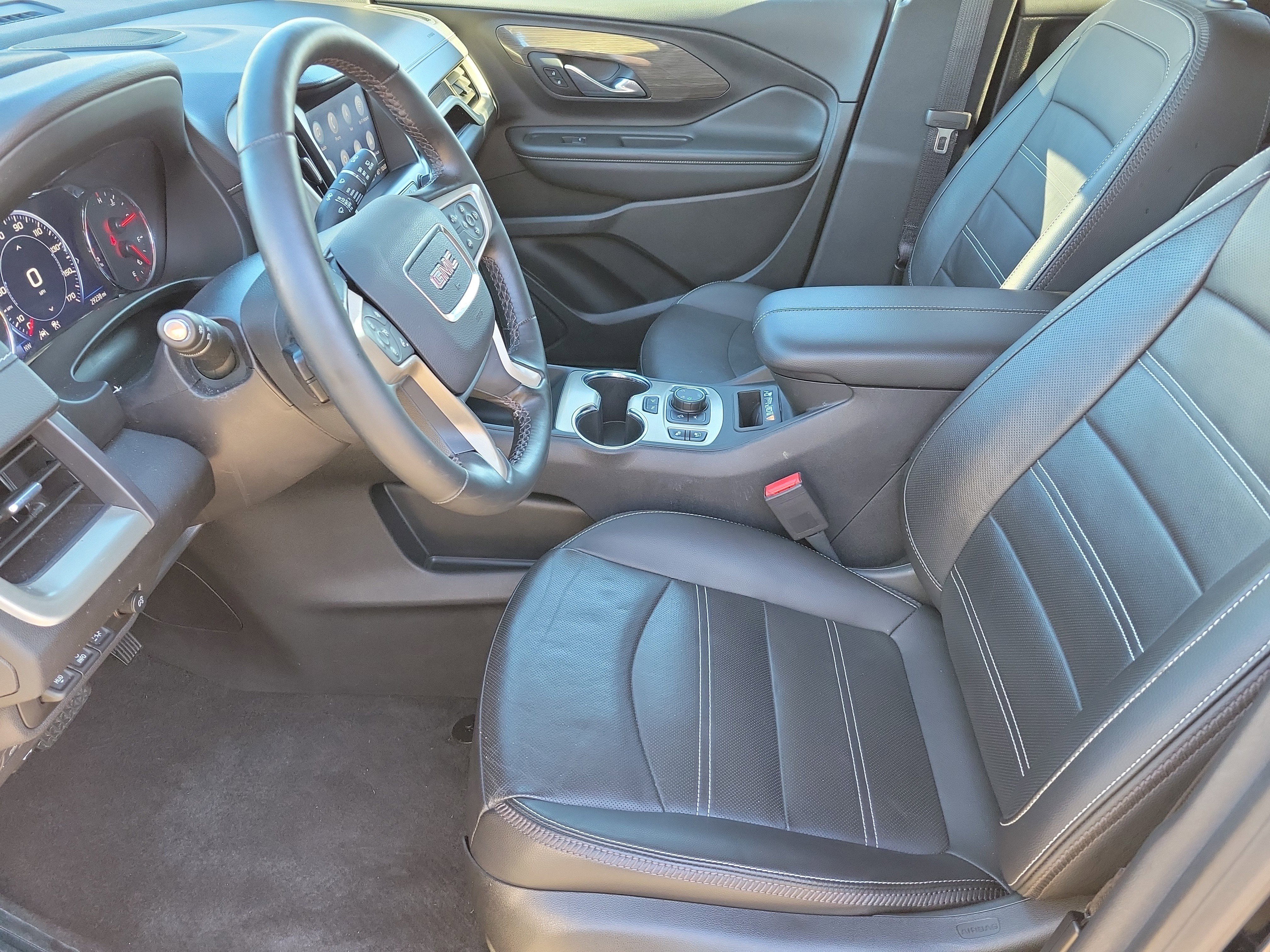 Used 2024 GMC Terrain Denali w/ Black Diamond Edition image 3