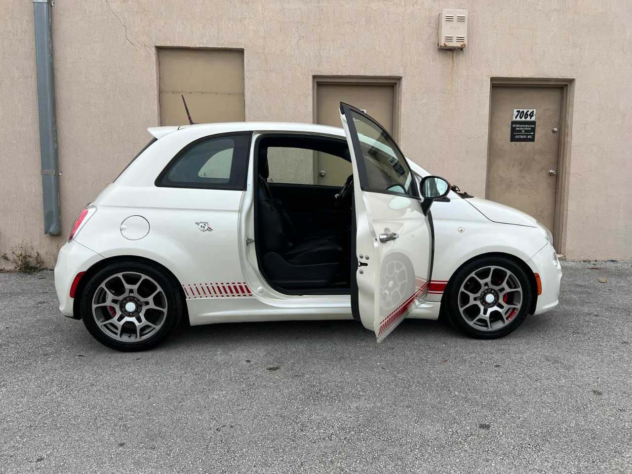 Used 2013 FIAT 500 Sport w/ Beats Audio Pkg image 13