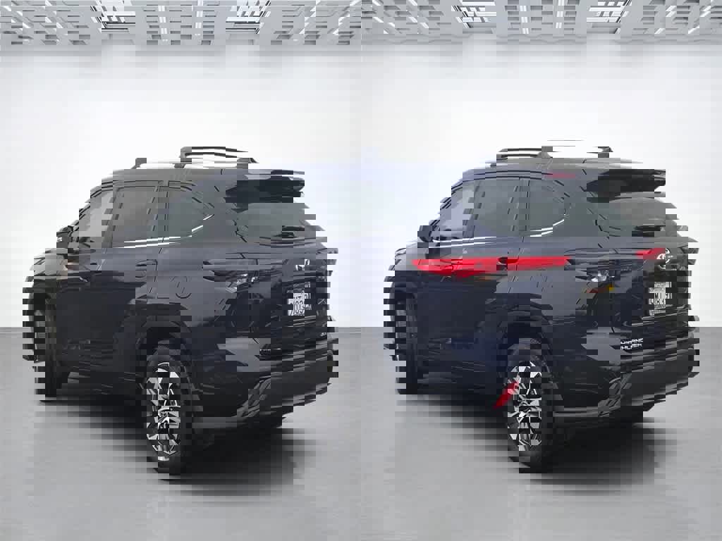 Used 2023 Toyota Highlander XLE image 4