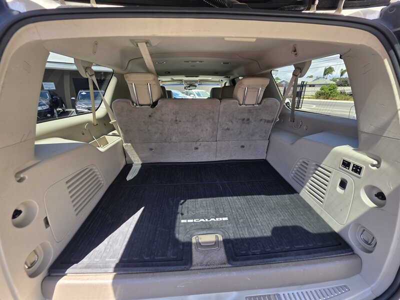 Used 2015 Cadillac Escalade ESV Luxury RWD image 18